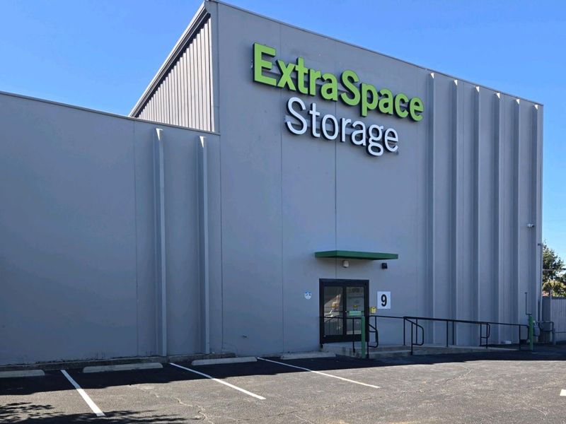 Images Extra Space Storage