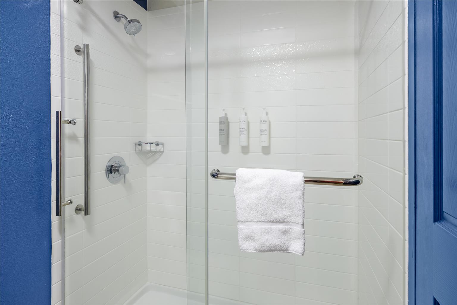 Guest room bath 