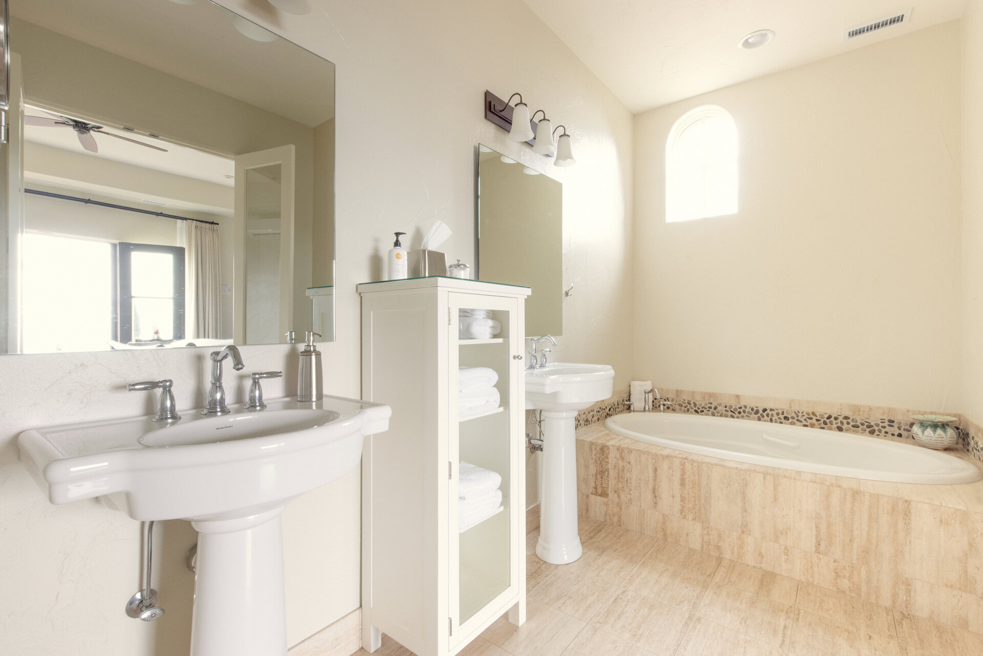 Black Walnut Inn & Vineyard Image