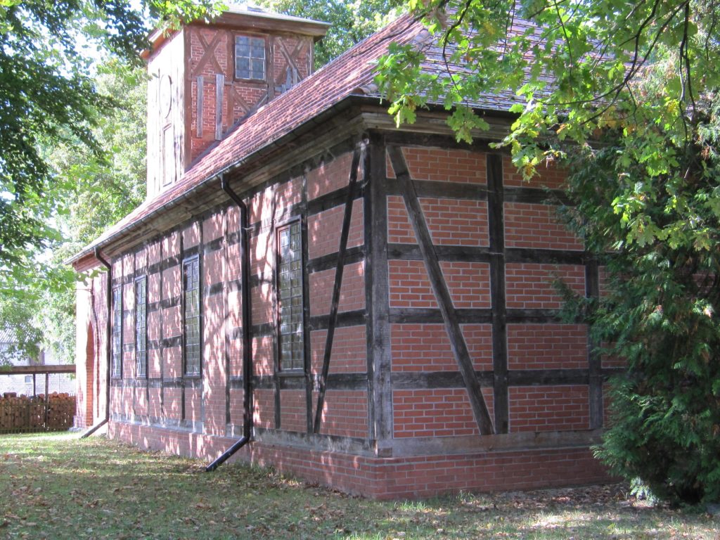 Kirche Wutzetz - Ev. Kirchengemeinde Friesacker Ländchen, Dorfring in Friesack
