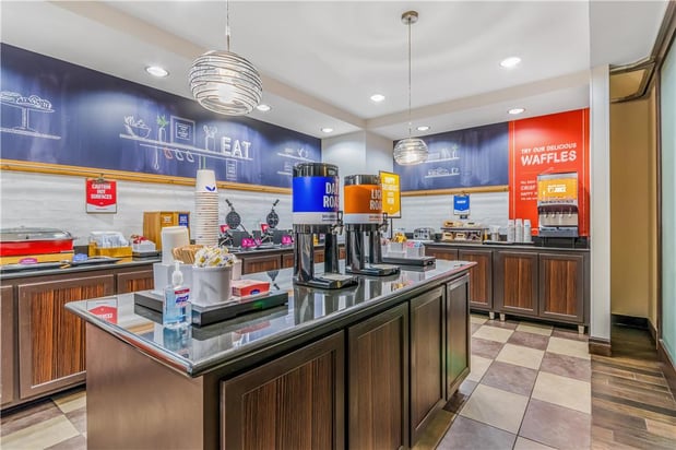 Images Hampton Inn & Suites Detroit/Airport-Romulus