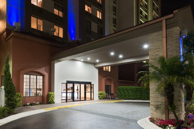 Images Holiday Inn Express & Suites Nearest Universal Orlando by IHG