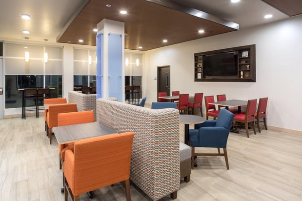 Images Holiday Inn Express & Suites Lincoln I - 80 by IHG