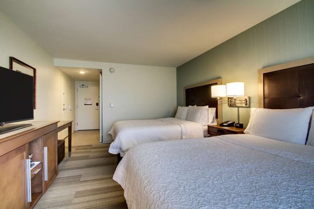 Images Hampton Inn & Suites Milwaukee West