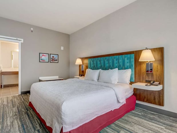 Images Hampton Inn and Suites by Hilton Cincinnati Midtown Rookwood