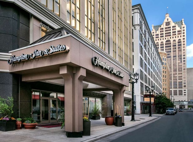 Images Hampton Inn & Suites Milwaukee Downtown