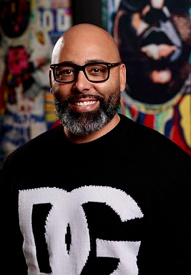 Daniel Dixon headshot