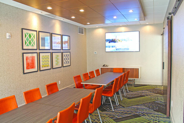Images Holiday Inn Express & Suites St. Louis South - I-55 by IHG
