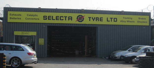 Images Selecta Tyre - Stockport Bredbury - Team Protyre
