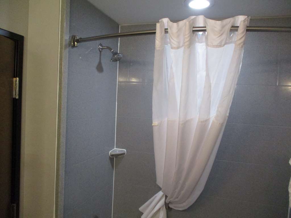 Suite King Bathroom