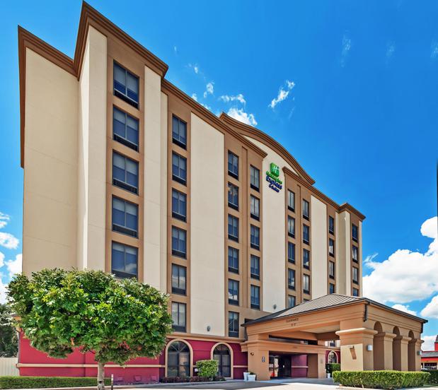 Images Holiday Inn Express & Suites Houston - Memorial Park Area by IHG