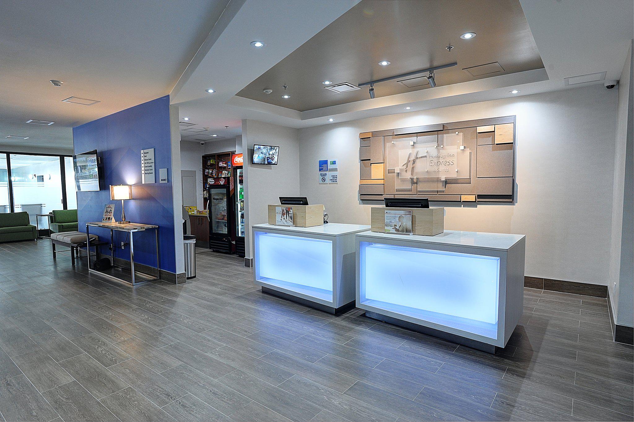 Holiday Inn Express & Suites Toronto Airport West, an IHG Hotel Mississauga (905)624-9500