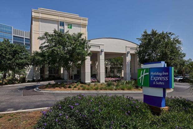 Images Holiday Inn Express & Suites Charleston Dwtn - Westedge, an IHG Hotel