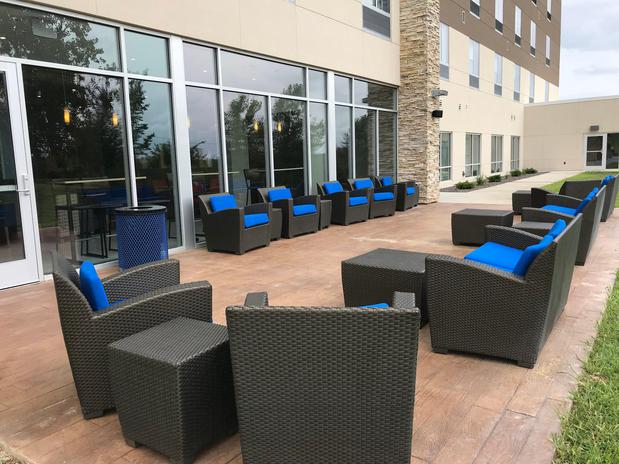 Images Holiday Inn Express & Suites Hannibal - Medical Center by IHG