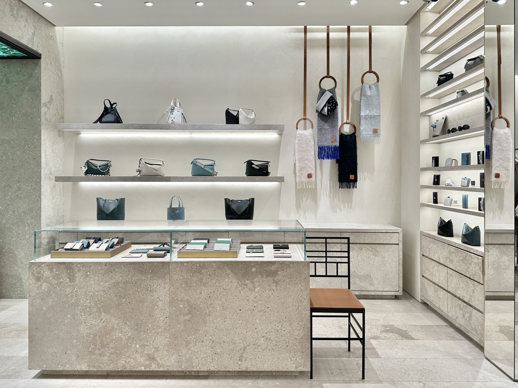 Images ロエベ 大丸心斎橋店
