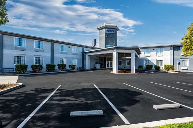 Images Spark by Hilton Williams