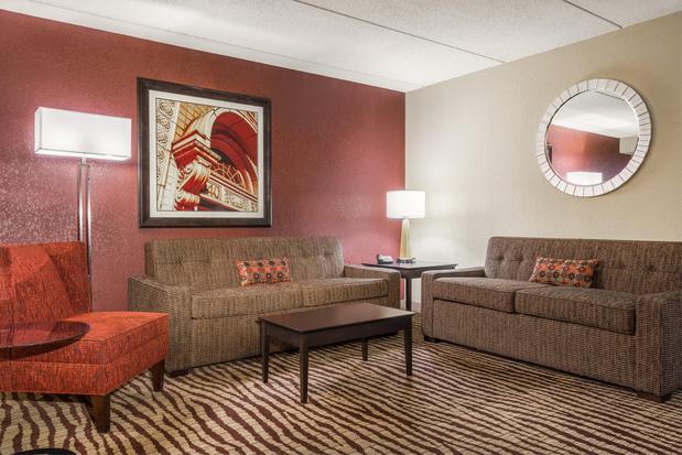 Images Holiday Inn Manitowoc by IHG