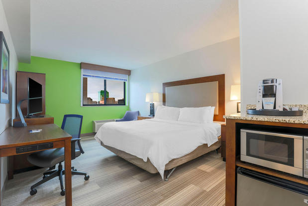 Images Holiday Inn Express & Suites Fort Worth Downtown, an IHG Hotel