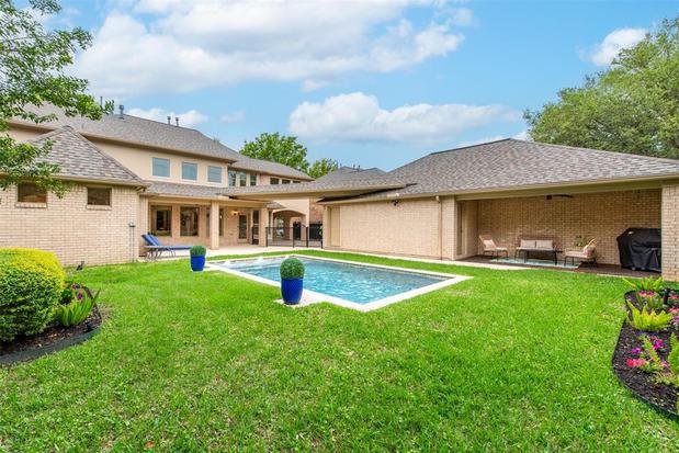 Images Cesar Espinoza Realtor/ Equity Houston