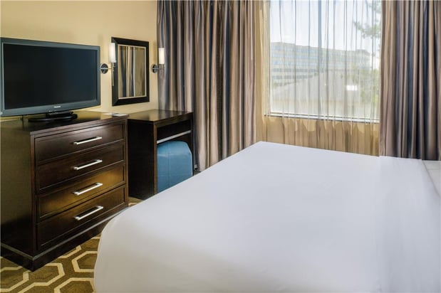 Images Embassy Suites by Hilton St. Louis Airport