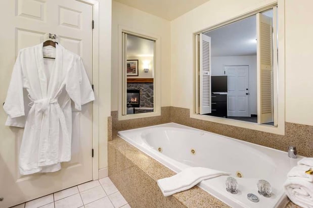 Images Best Western Plus Edmonds Harbor Inn