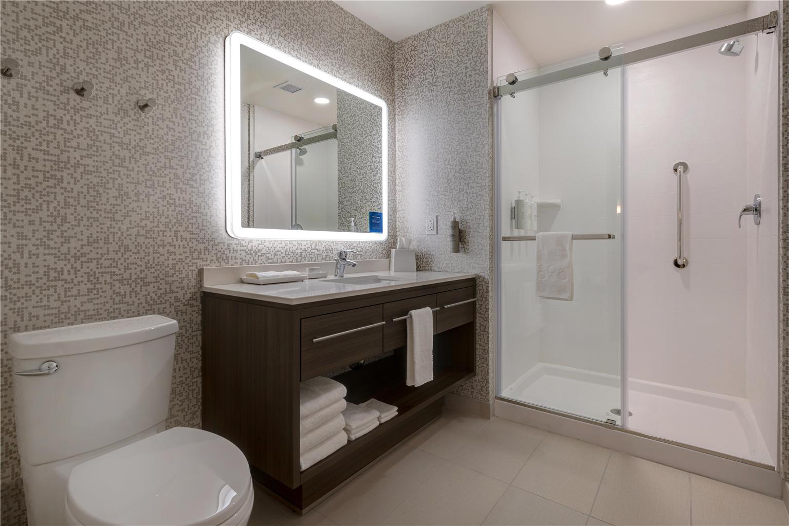 Guest room bath
