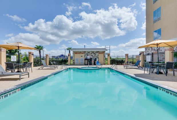 Images Holiday Inn Express & Suites San Antonio - Brooks City Base by IHG