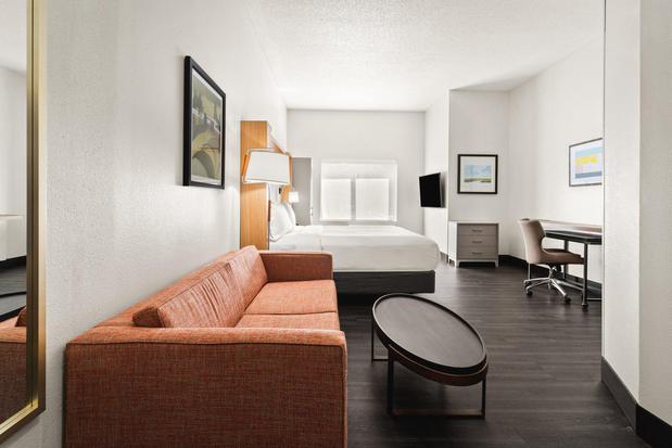 Images Holiday Inn & Suites Bothell by IHG