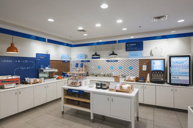 Images Holiday Inn Express & Suites Marquette by IHG