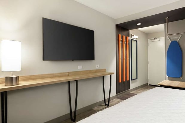 Images Tru by Hilton Wichita Northeast