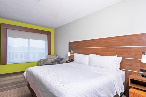 Images Holiday Inn Express & Suites Woodbridge by IHG