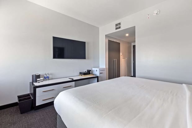 Images The Rose Hotel Chicago O’Hare, Tapestry Collection by Hilton