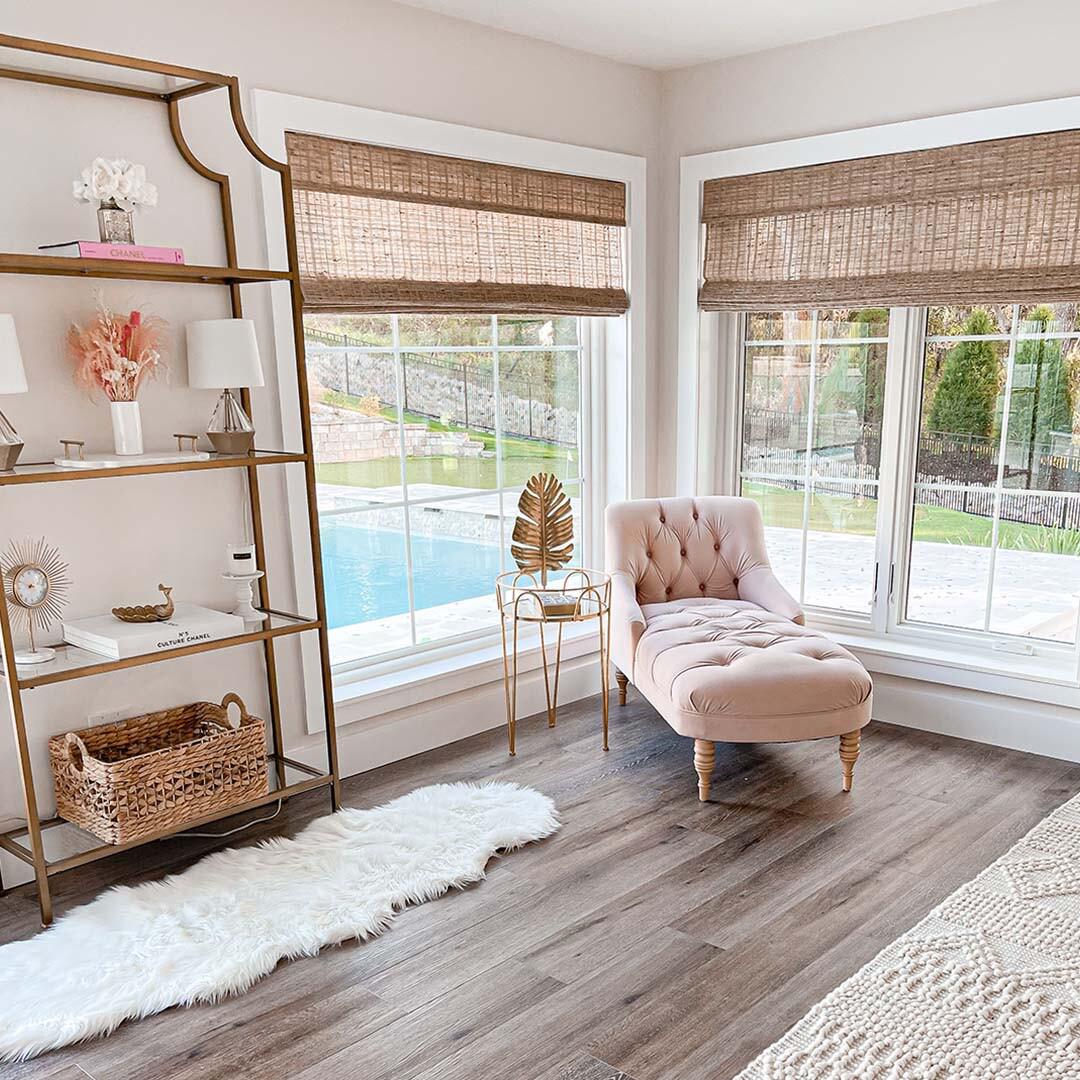 Whether elegant or rustic, any room can benefit from woven wood shades. Made with eco-friendly and recyclable materials like bamboo and jute, woven wood shades bring a touch of nature indoors. We love how @laurabeverlin added woven wood shades to this space for a natural design element.