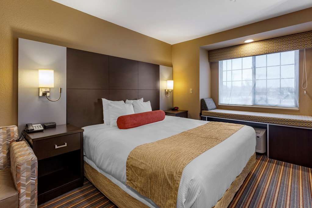 Images Best Western Plus Woodstock Inn & Suites