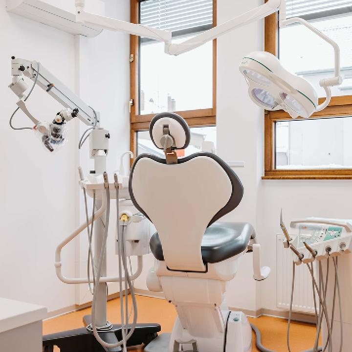 MundWerk Praxisklinik für Oralchirurgie und Implantologie, Friedrichstraße 12-18 in Metzingen