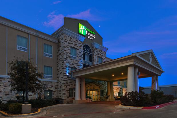 Images Holiday Inn Express & Suites Brady, an IHG Hotel