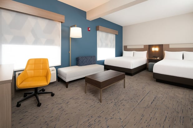 Images Holiday Inn Express & Suites Indianapolis - East by IHG