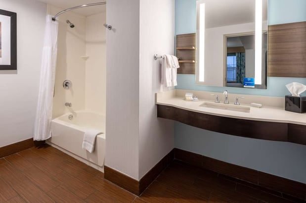 Images Hilton Garden Inn Roanoke