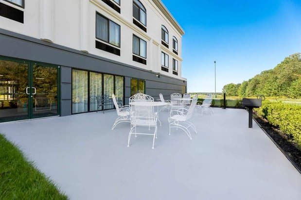 Images Spark by Hilton Tupelo