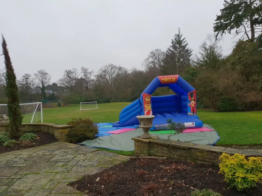 Images Top Banana Bouncy Castles