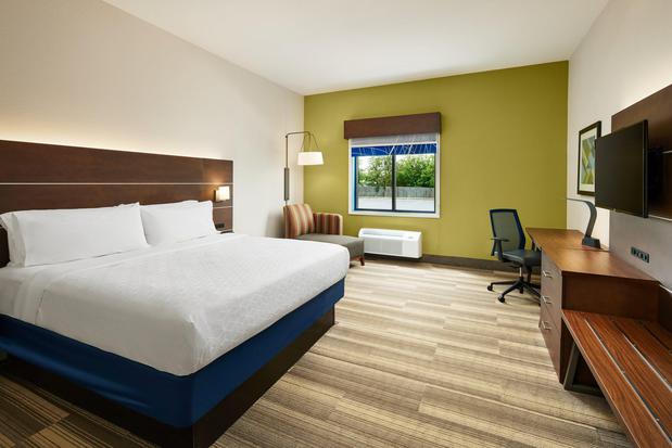 Images Holiday Inn Express & Suites Panama City-Tyndall, an IHG Hotel