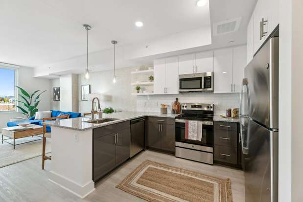 Images Link Apartments® H Street