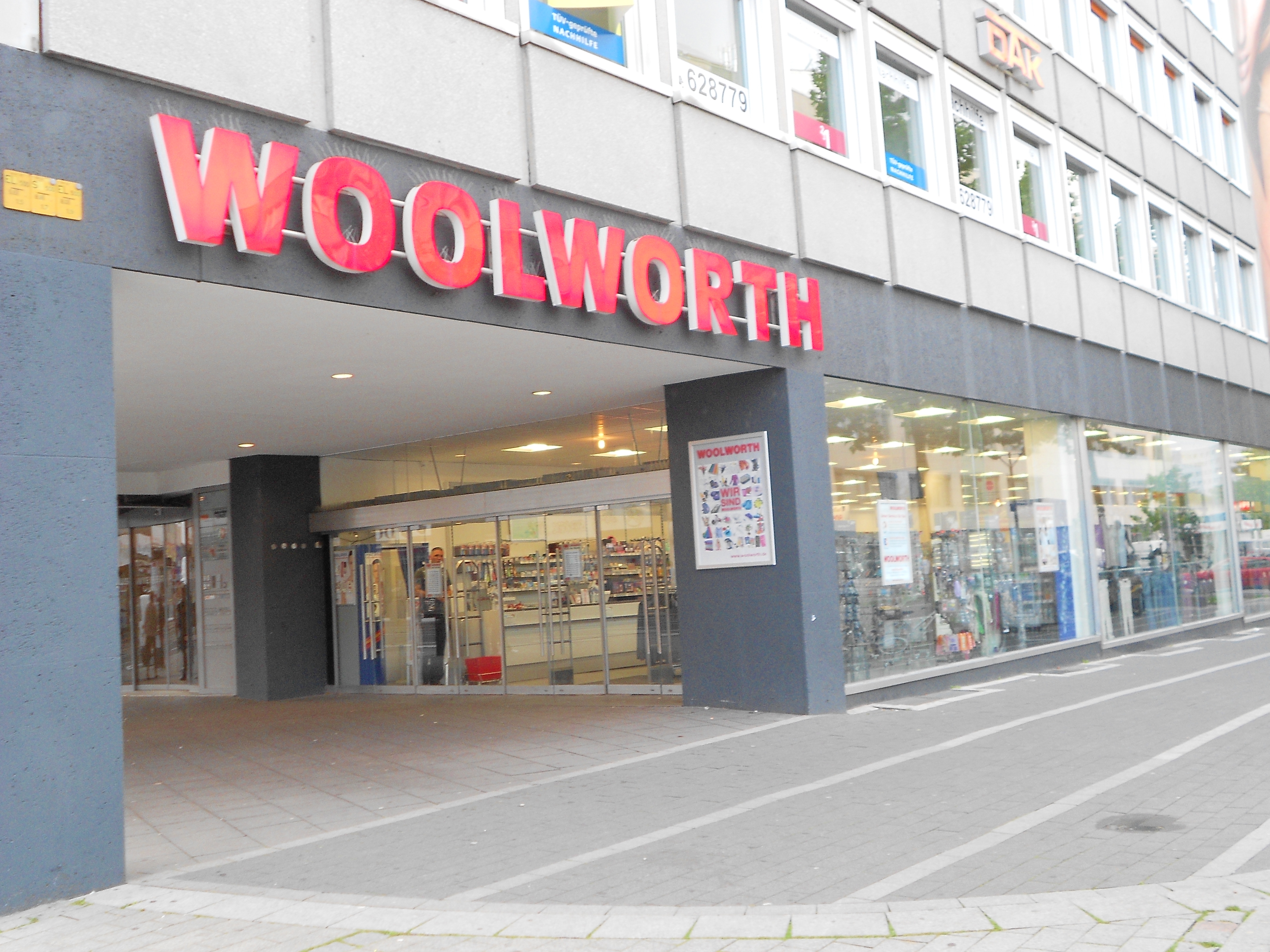 Woolworth, Wiener Platz 4 in Köln