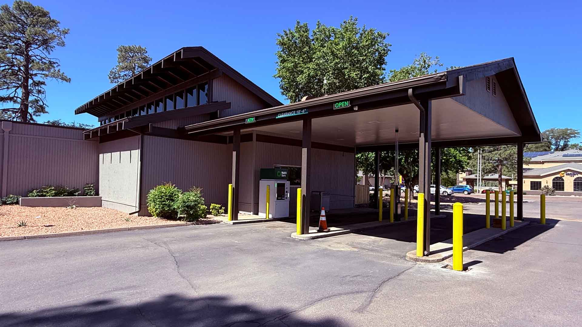 Photo of the WaFd Bank Branch location in Payson, Arizona. Located at 213 S Beeline Hwy, Payson, AZ 85541