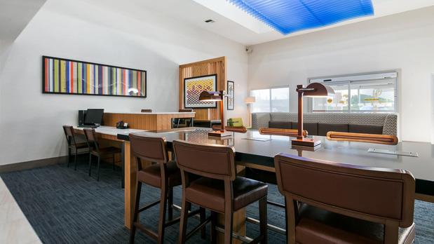 Images Holiday Inn Express & Suites Everett by IHG