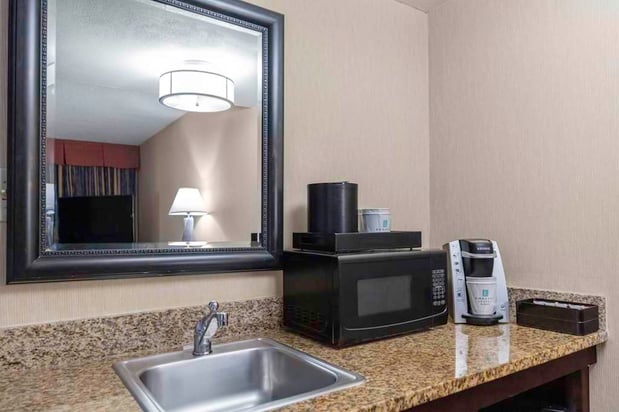Images Embassy Suites by Hilton Kansas City Plaza