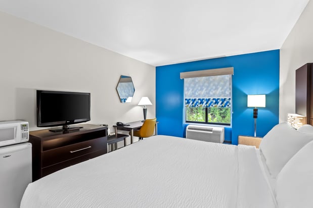 Images Holiday Inn Express & Suites Charleston NW - Cross Lanes by IHG