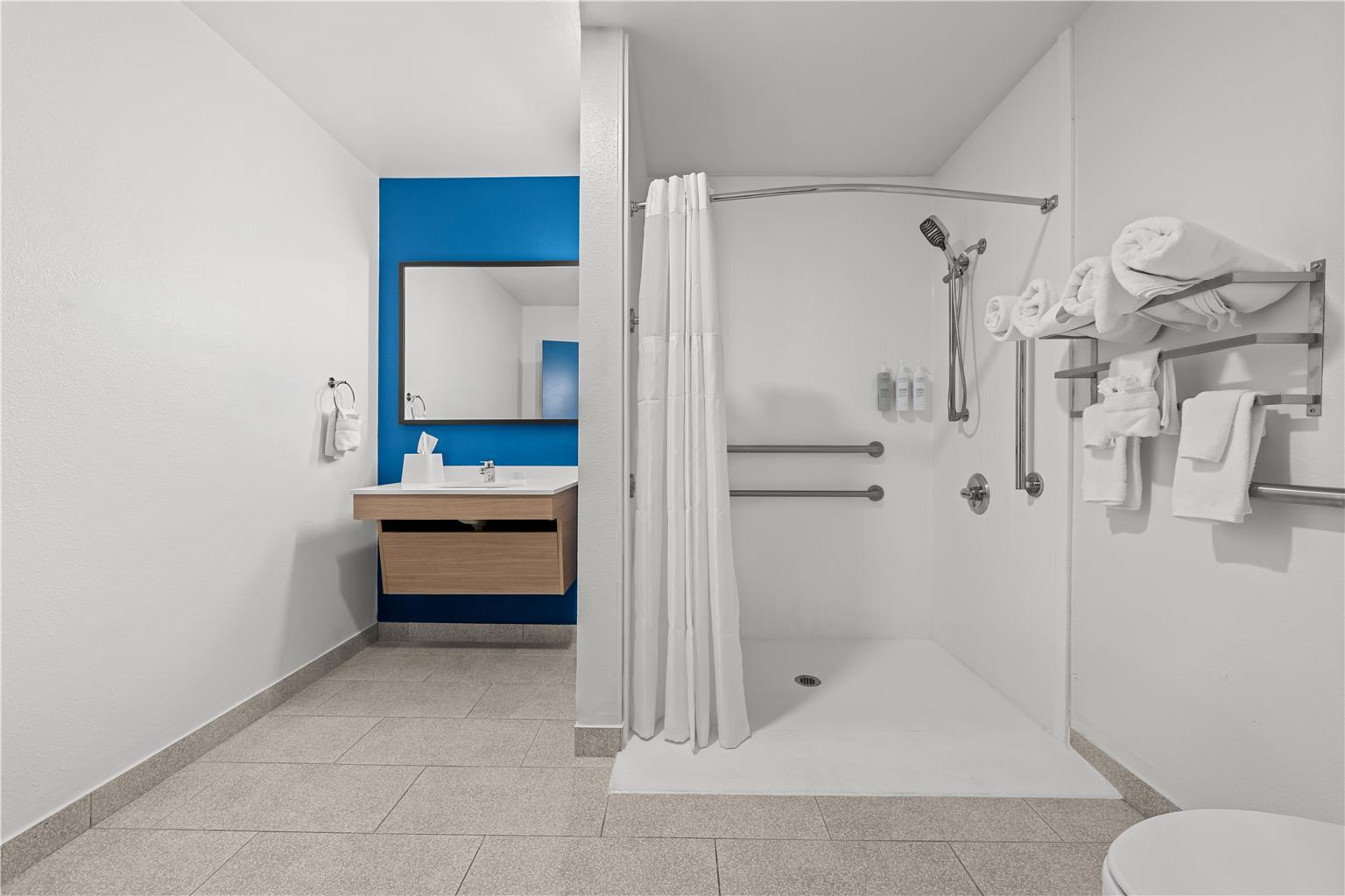Guest room bath