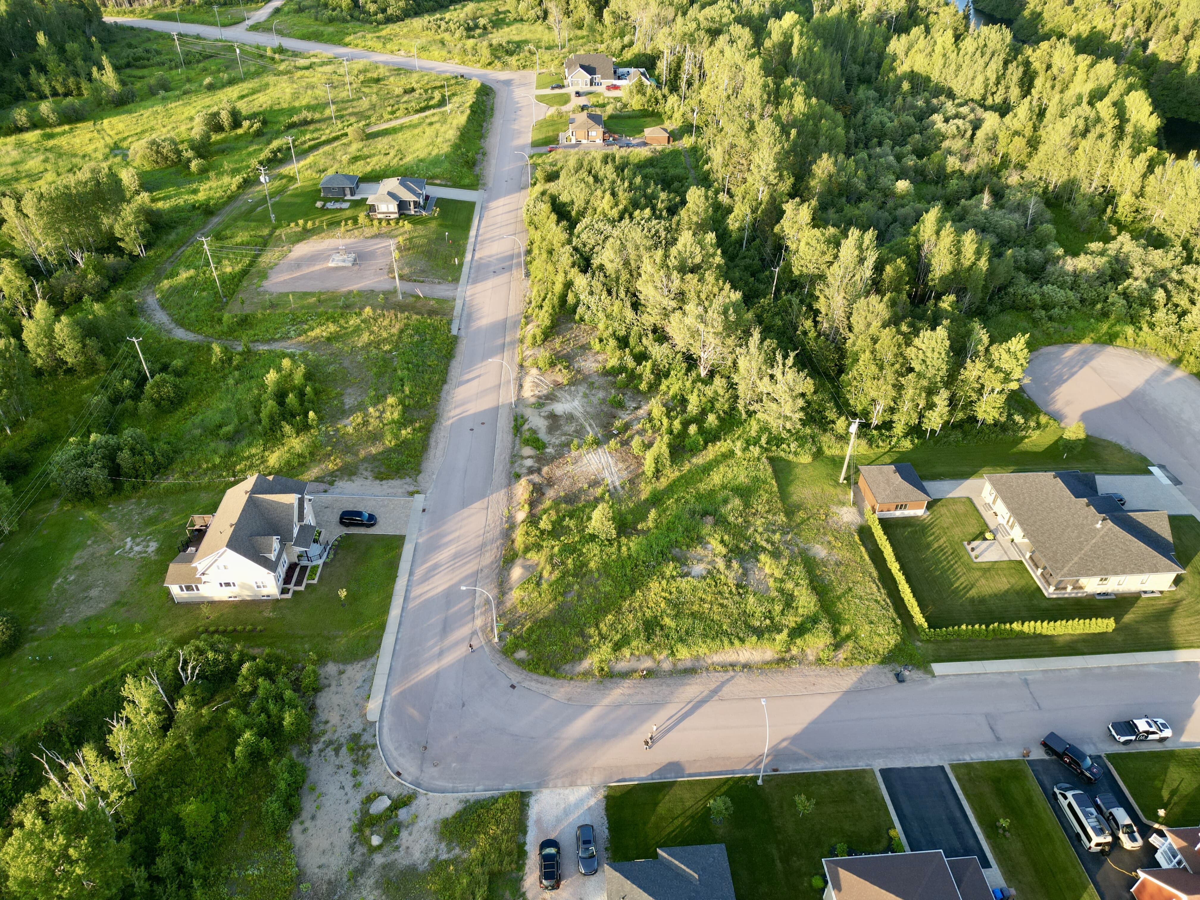 Images Manon Desmeules Immobilier Inc. Courtier immobilier résidentiel chez RE/MAX DISTINCTION