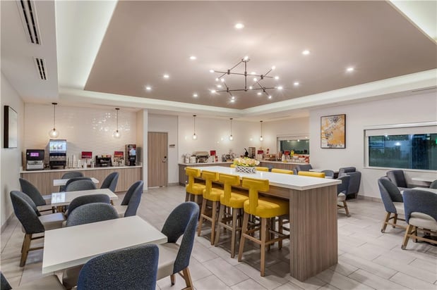 Images Best Western Plus Mid County